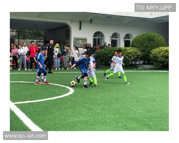 小孩与足球明星的幸福时光：家庭与事业的完美平衡之道